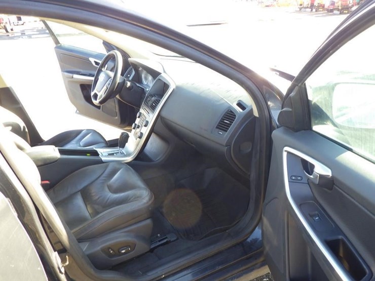 2012-volvo-xc60-image-6