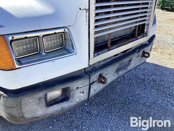 2002-freightliner-fld112-image-15