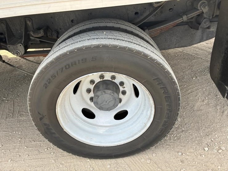 2017-ford-f550-xlt-image-8