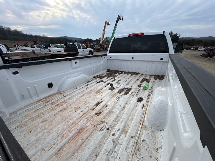 2018-chevrolet-3500-image-7