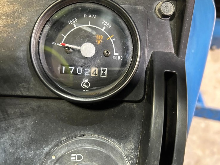 new-holland-1220-image-21