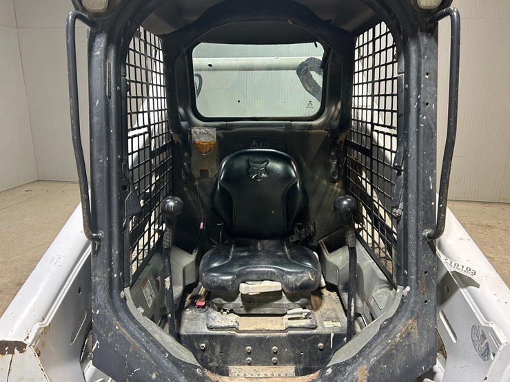 2015-bobcat-s590-image-17