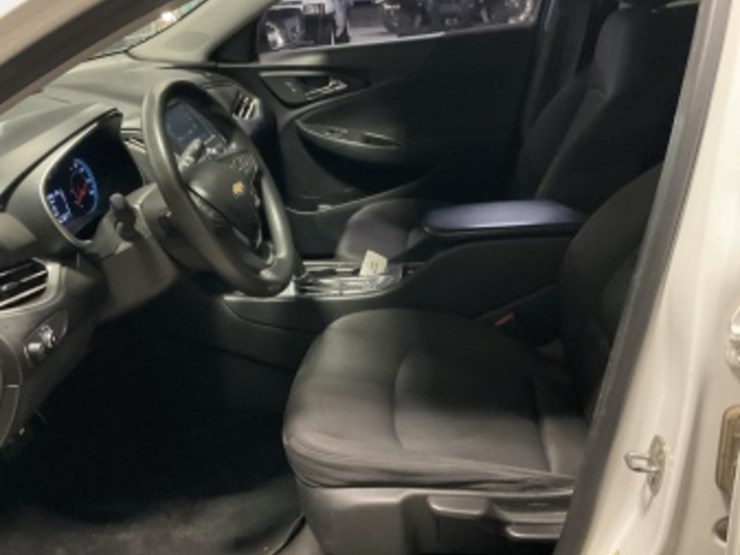 2017-chevrolet-malibu-ls-sdn-image-22