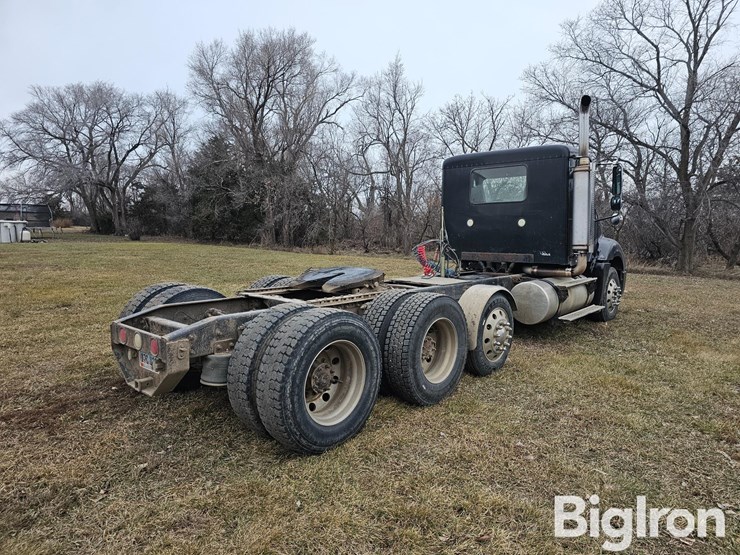 2003-freightliner-columbia-120-image-5