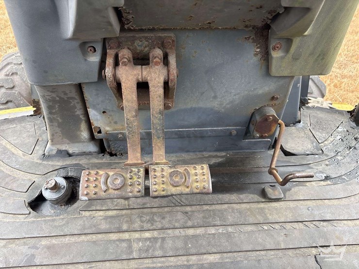 2004-deere-310sg-image-34