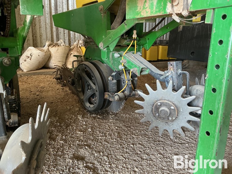 2005-john-deere-1700-image-19