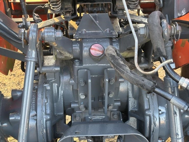 2017-kubota-l4701d-image-11