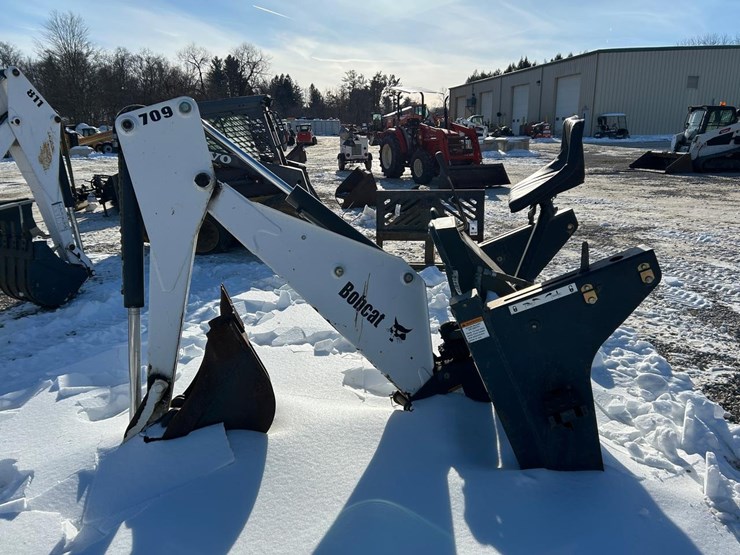 bobcat-bh709-skid-steer-backhoe-attachment-image-5