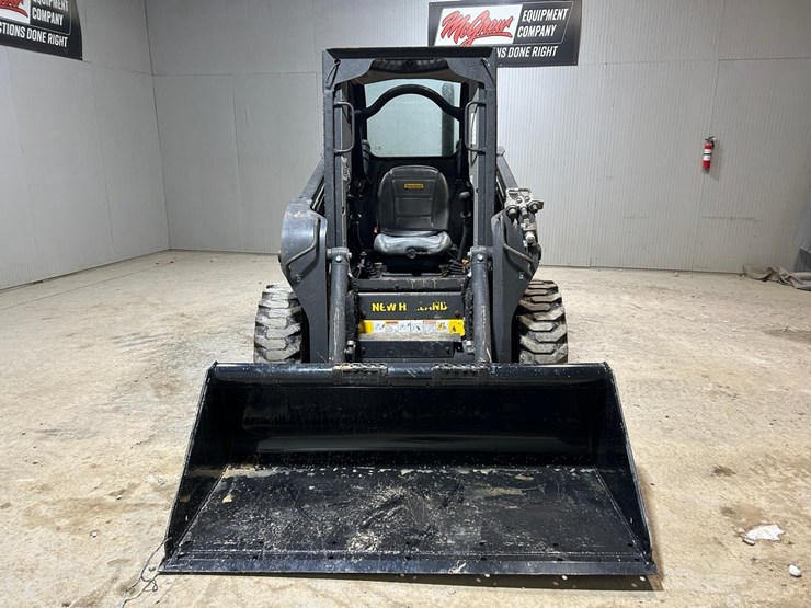 2023-new-holland-l320-image-7