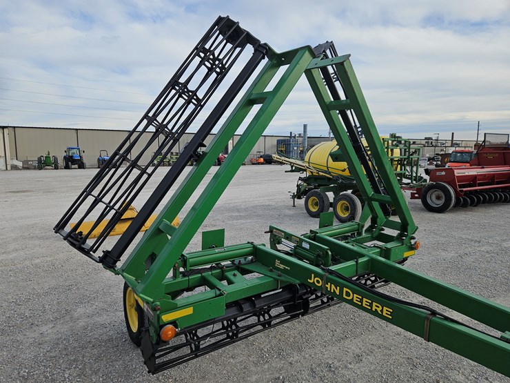 john-deere-200-image-11