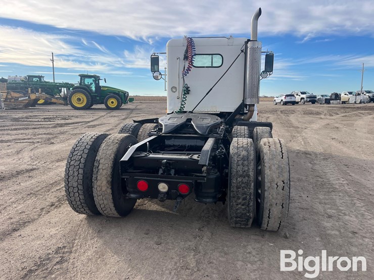 1995-freightliner-fld120-image-6