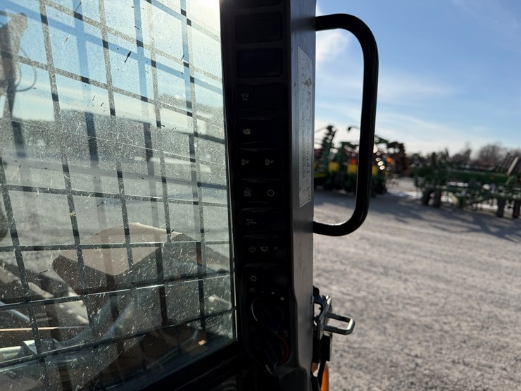 2022-case-tr310b-image-10