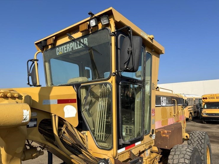 2005-caterpillar-143h-image-34