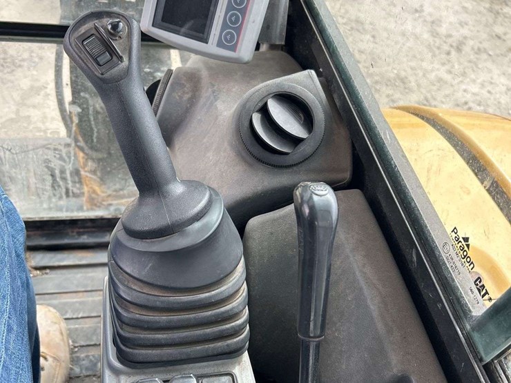 caterpillar-303-image-12