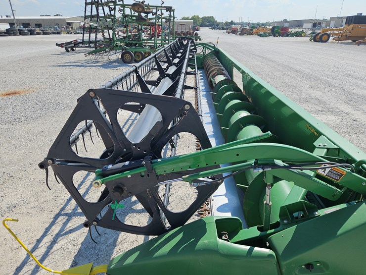 2009-john-deere-635f-image-12