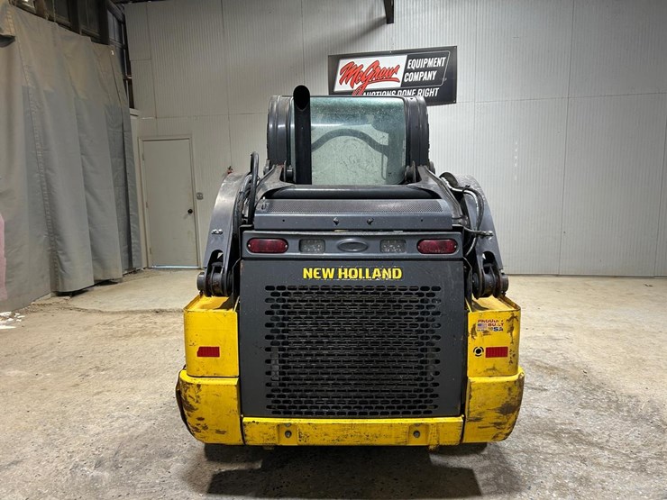 2023-new-holland-l320-image-3