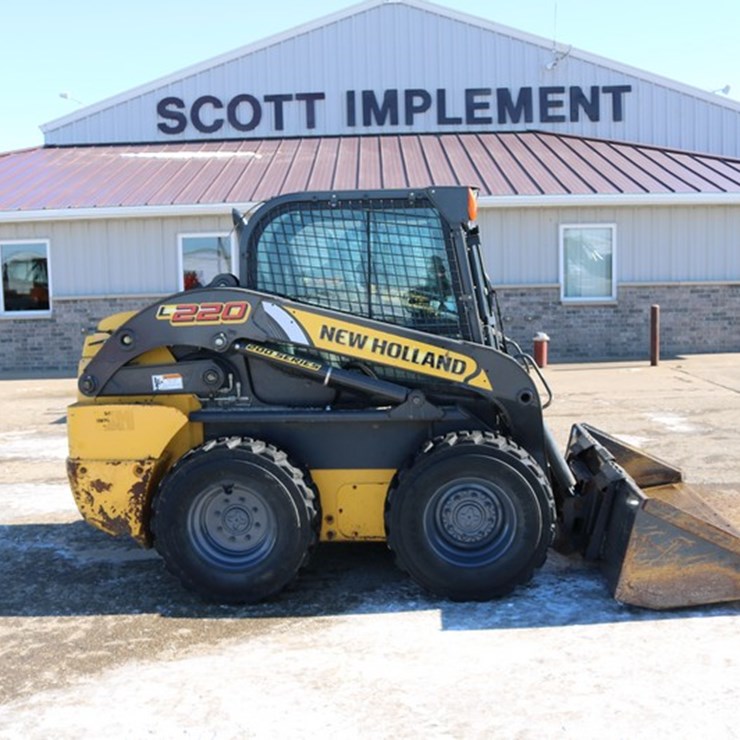 2015 NEW HOLLAND L220