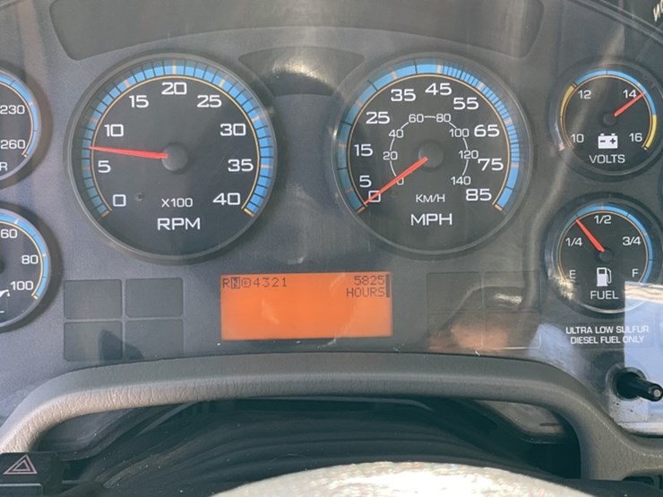 2009-international-7400-image-28