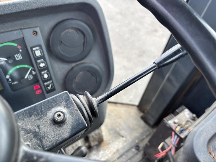 2005-deere-624j-image-37