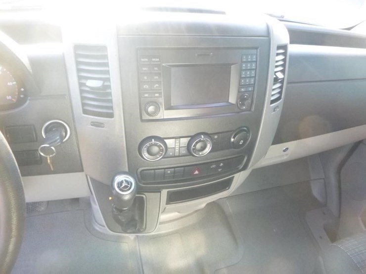 2017-utility-van-image-13