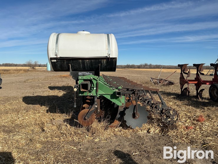 schlagel-8r30-strip-till-image-8