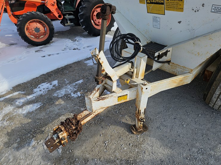 #205094-•-tyler-fertilizer-spreader-image-2