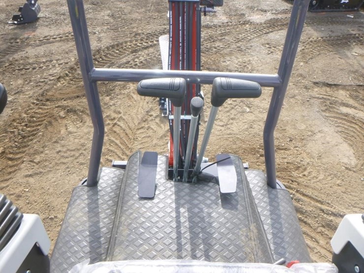 2025-agt-mx15rx-hydraulic-excavator-image-21