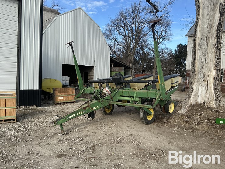 john-deere-7200-image-1