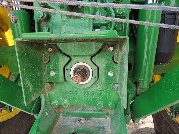 2022-john-deere-6135e-image-10