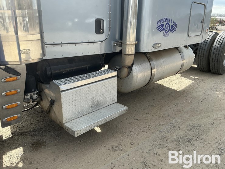 2005-peterbilt-379-image-12