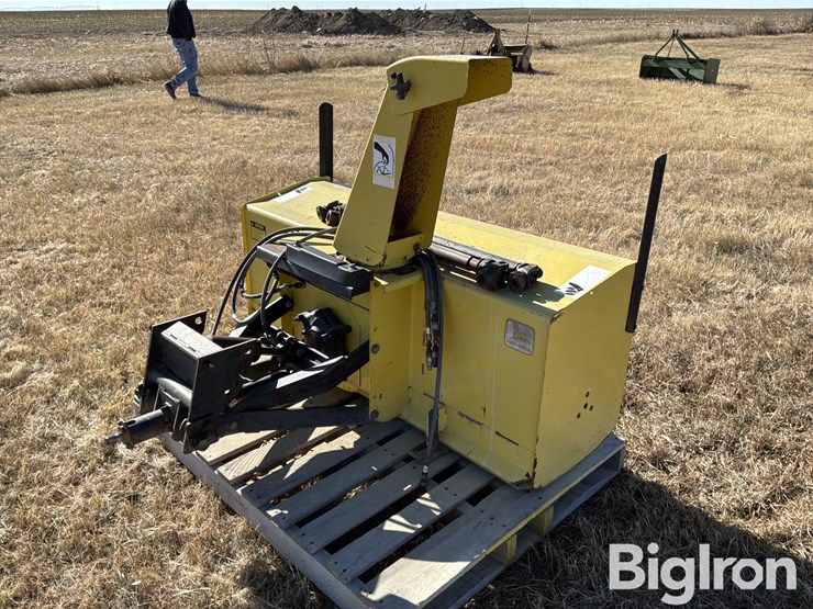 john-deere-snow-blower-compact/utility-tractor-attachment-image-5