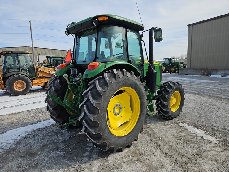 2022-john-deere-6135e-image-6