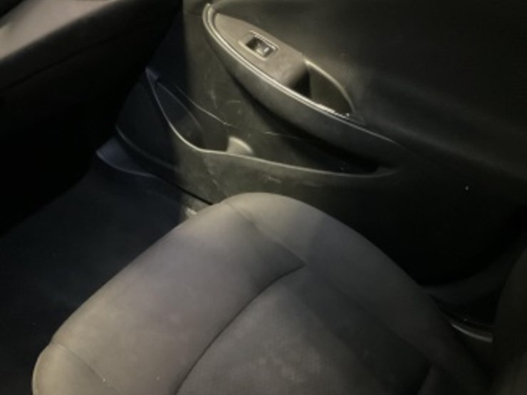 2017-chevrolet-malibu-ls-sdn-image-21