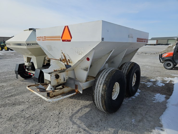 #205094-•-tyler-fertilizer-spreader-image-7