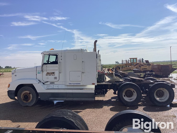 2000-freightliner-fld120-image-8