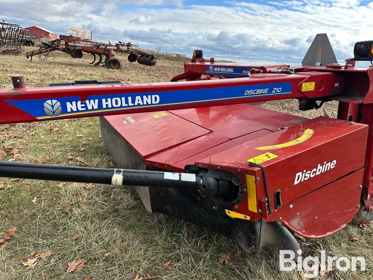 2019-new-holland-210-image-18
