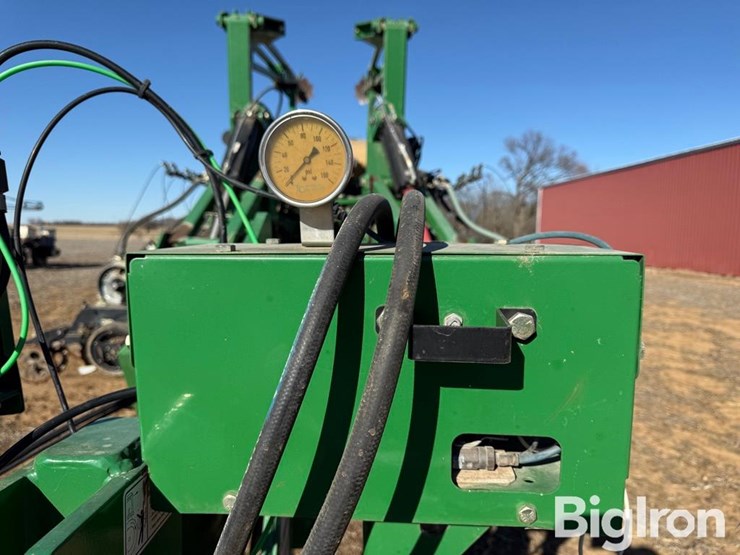 great-plains-yp4024a-3115-31r15-planter-image-10