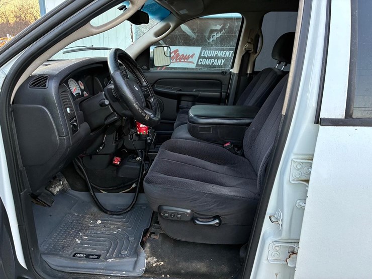 2005-dodge-2500-image-24