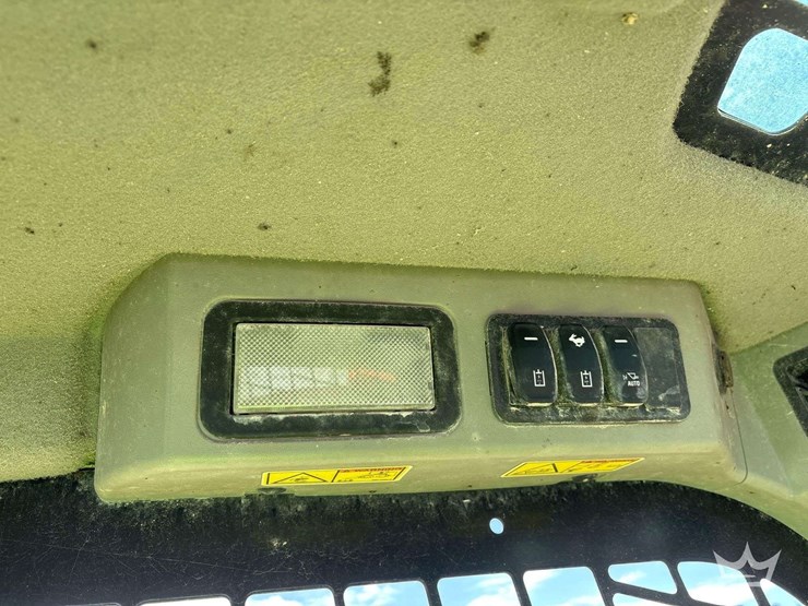 2023-caterpillar-259d3-image-28