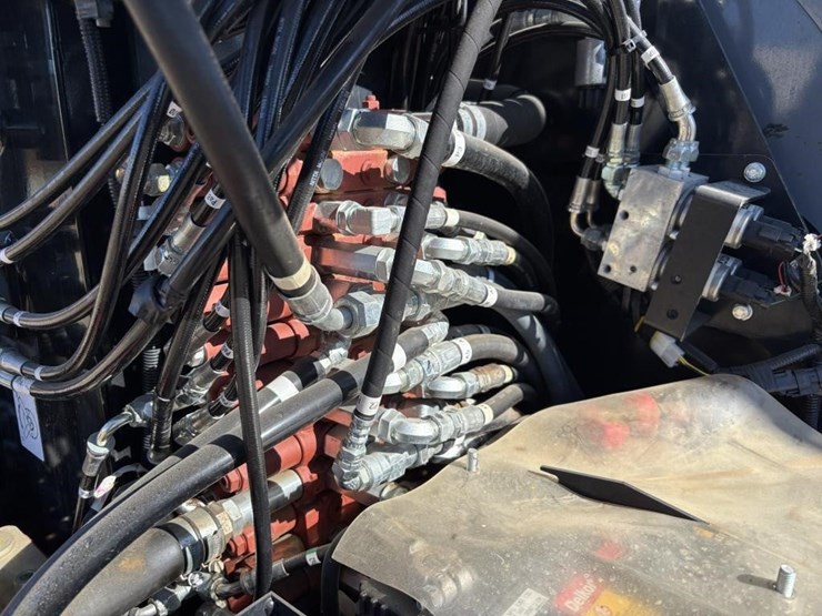 2022-takeuchi-tb240-image-44