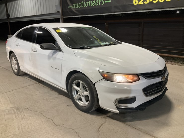 2017-chevrolet-malibu-ls-sdn-image-2