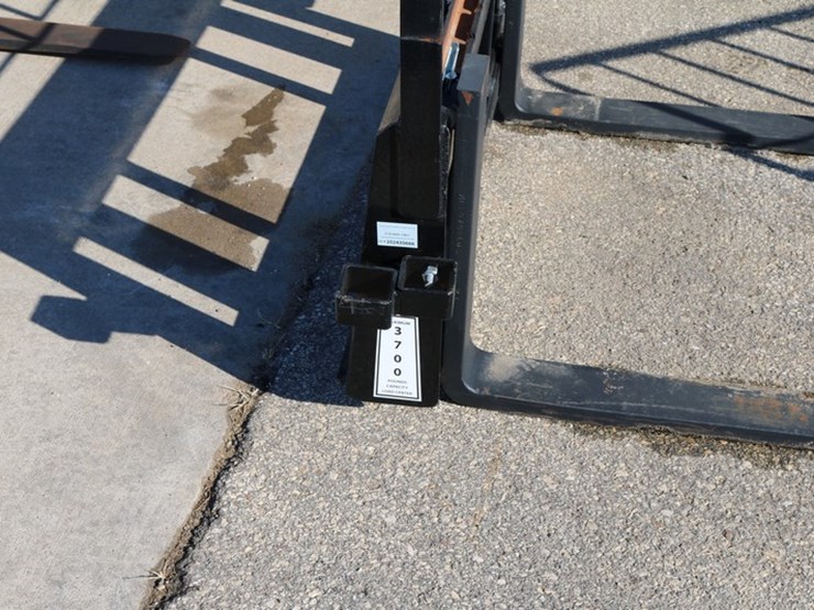 #4164-•-walco-48"-pallet-forks-image-3