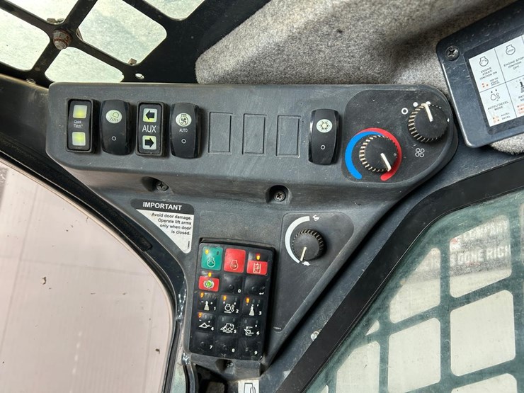 2023-deere-325g-image-23