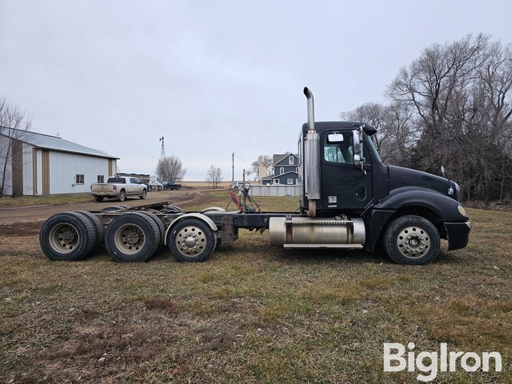 2003-freightliner-columbia-120-image-4
