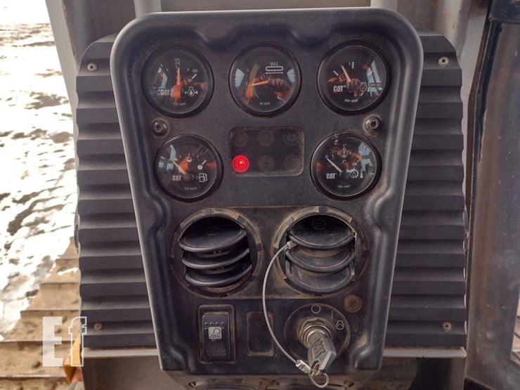 2005-caterpillar-d4g-xl-image-8