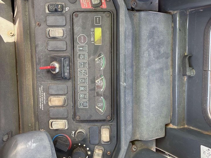 2004-deere-410g-image-25