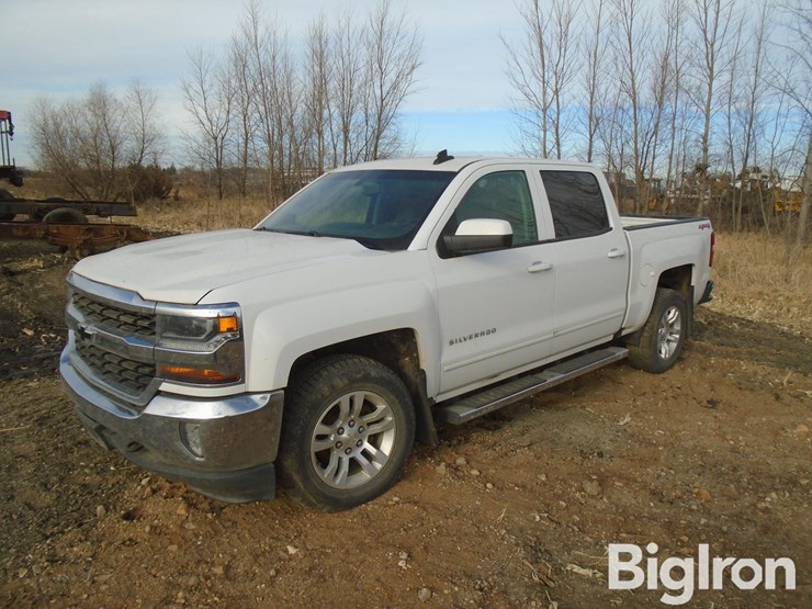 2018-chevrolet-silverado-1500-lt-image-10