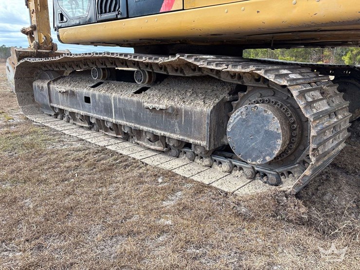 2017-caterpillar-336f-image-32