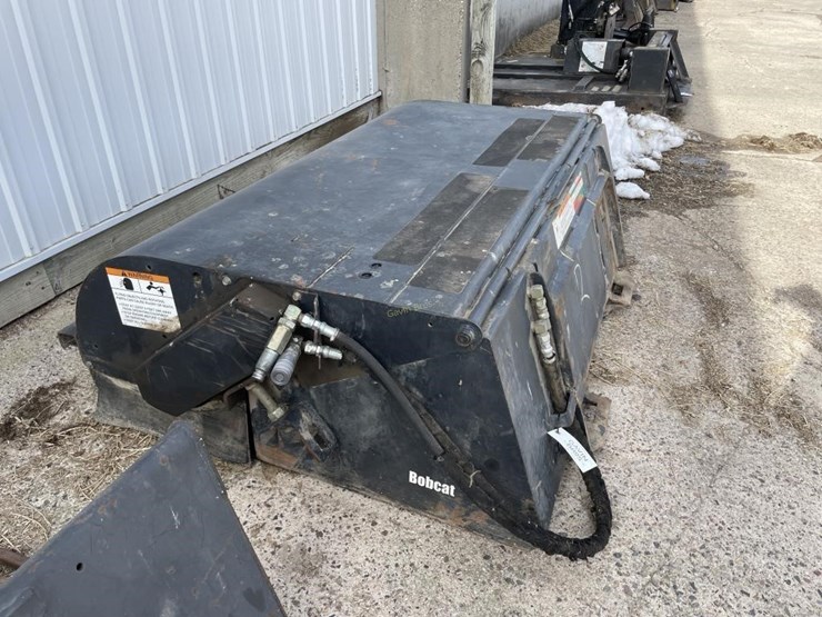 bobcat-72"-universal-attach-broom-sweeper-image-1