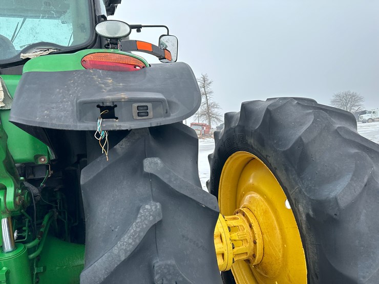 2012-john-deere-8310r-image-24